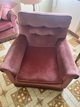 Divani e poltrona color rosso vino