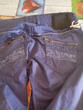 Pantaloni donna blu con foulard