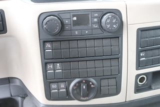 MAN TGM 15.250 - CAMIONES FURGONES