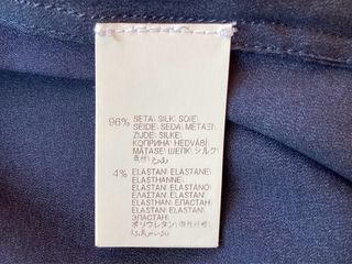 Blusa senza maniche in seta blu di Brunello Cucinelli