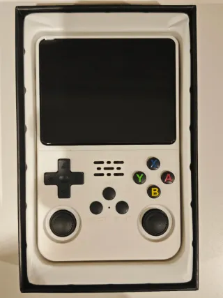 Consola portátil r36s retro nueva