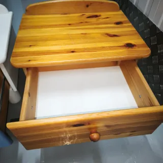 Mesitas de noche de madera de pino