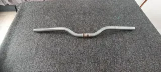 Manillar de bicicleta plateado