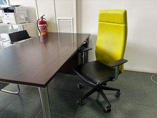 Conjunto de oficina: mesa y sillas