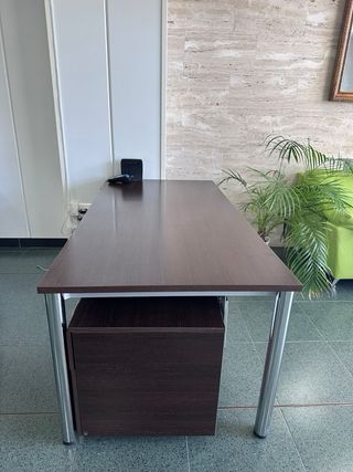 Conjunto de oficina: mesa y sillas