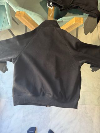 Sudadera AMIRI Negra con Logo Rojo.