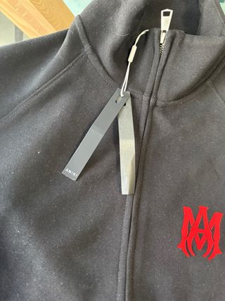Sudadera AMIRI Negra con Logo Rojo.