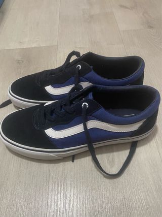 Zapatillas marca VANS Negras y Azules