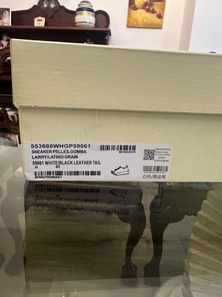 Sneakers Alexander McQueen bianche e nere