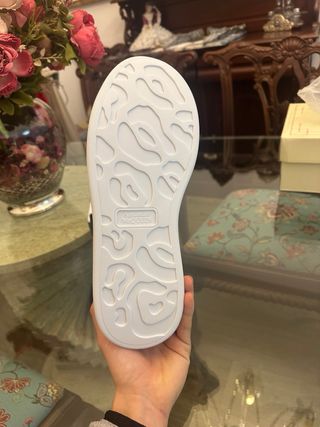 Sneakers Alexander McQueen bianche e nere