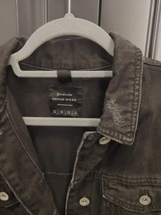 Chaqueta vaquera negra Stradivarius Talla XS