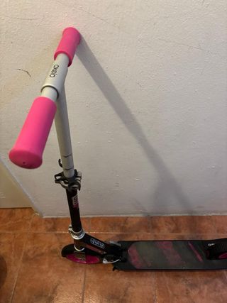 Patinete Oxelo Decathlon Negro y Fucsia