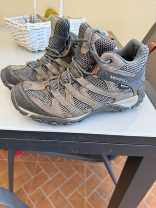 Zapatillas Merrell senderismo grises y marrones