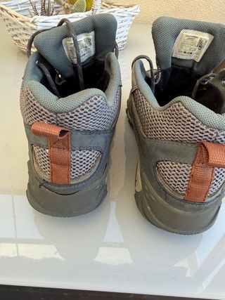 Zapatillas Merrell senderismo grises y marrones