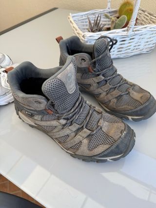 Zapatillas Merrell senderismo grises y marrones