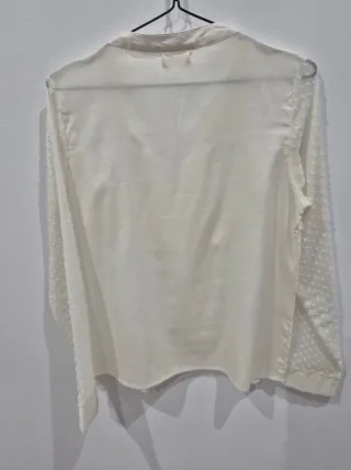 Blusa color crema de Amichi