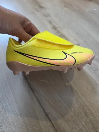 Botas de fútbol Nike Mercurial niño amarillas