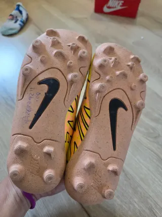 Botas de fútbol Nike Mercurial niño amarillas