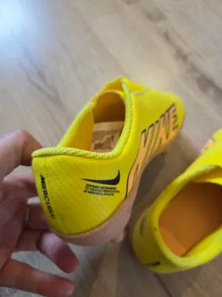 Botas de fútbol Nike Mercurial niño amarillas