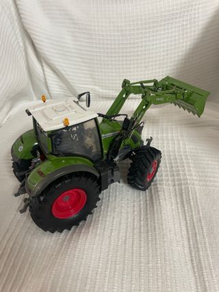 Fendt 722 con pala 1/32