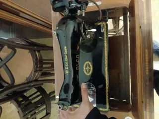 Máquina de coser Alfa antigua