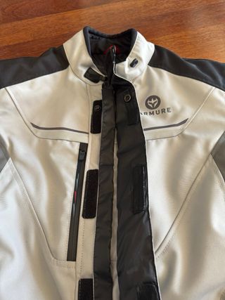 Chaqueta Armure Dune Impermeable Gris Claro