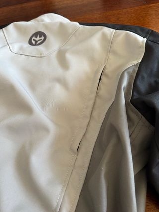 Chaqueta Armure Dune Impermeable Gris Claro