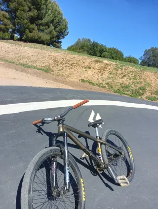 Bicicleta Dirt Jump NS Bikes