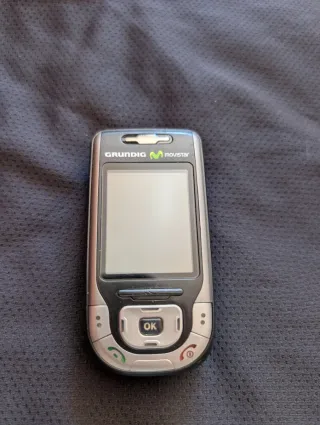 Móvil Grundig G402i Plata/Negro