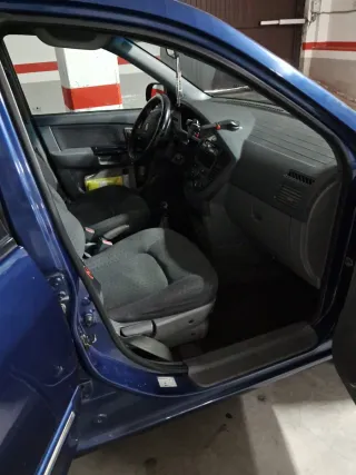 KIA Carens 2004