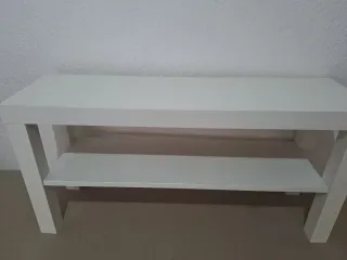 Mesa auxiliar blanca de madera