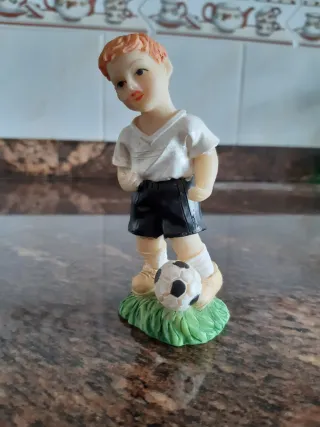 FIGURAS NIÑO FUTBOLISTA