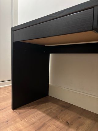 Escritorio IKEA MICKE negro-marrón 142x50 cm