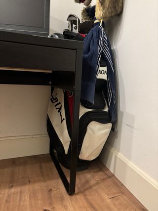 Escritorio IKEA MICKE negro-marrón 142x50 cm