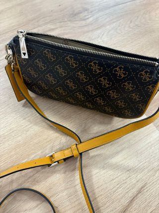 Bolso Guess Marrón y Amarillo