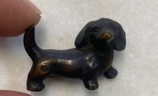Perro salchicha bronce miniatura