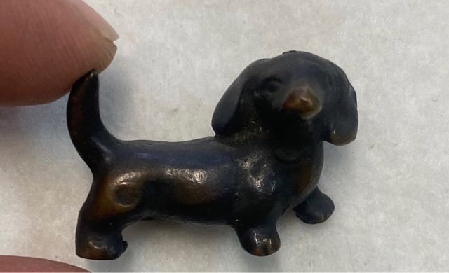 Perro salchicha bronce miniatura