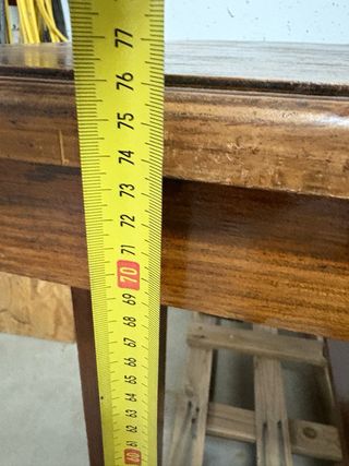 Mesa de madera antigua