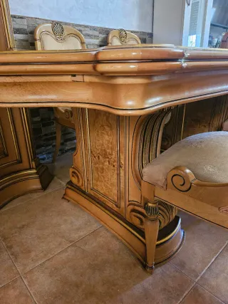 Mueble de salón clásico madera y cristal