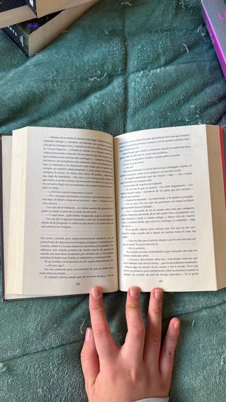 Una corte de rosas y espinas: Edición limitada ...