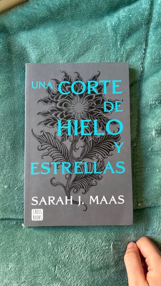 Una corte de rosas y espinas: Edición limitada ...