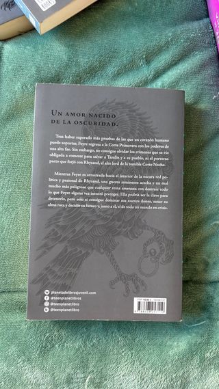 Una corte de rosas y espinas: Edición limitada ...
