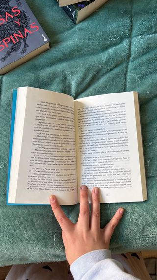 Una corte de rosas y espinas: Edición limitada ...