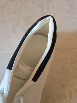 Sneakers Alexander McQueen Bianche e Nere