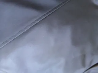 Chubasquero negro con cinturón