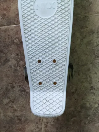 Skate NKX Deluxe 22 Blanco y Dorado