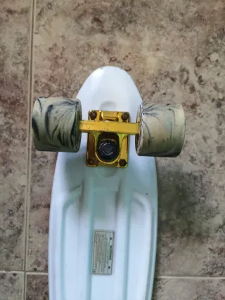 Skate NKX Deluxe 22 Blanco y Dorado