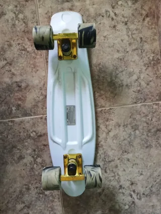 Skate NKX Deluxe 22 Blanco y Dorado