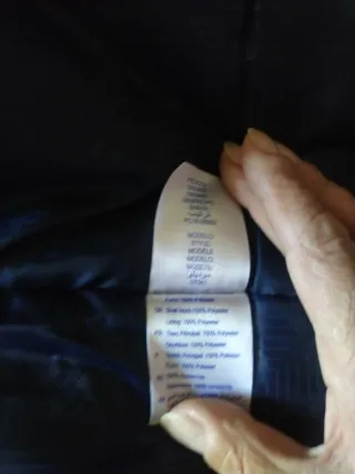 Chaqueta impermeable azul, co  forro de guata