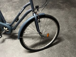 Bicicleta urbana BTWIN gris